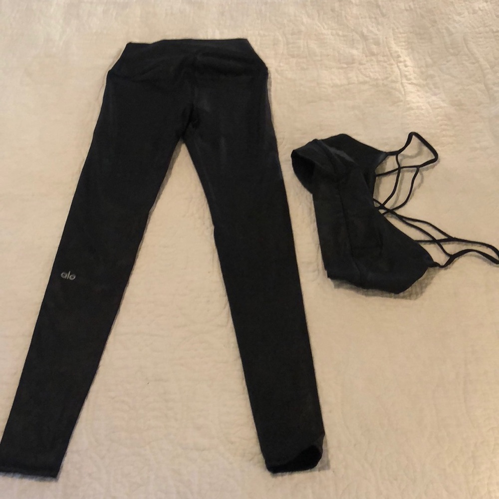 ALO Yoga pattern matte black print matching set